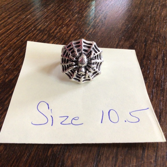 Lot of 8 heavy skull rings. Various sizes - Picture 4 of 9